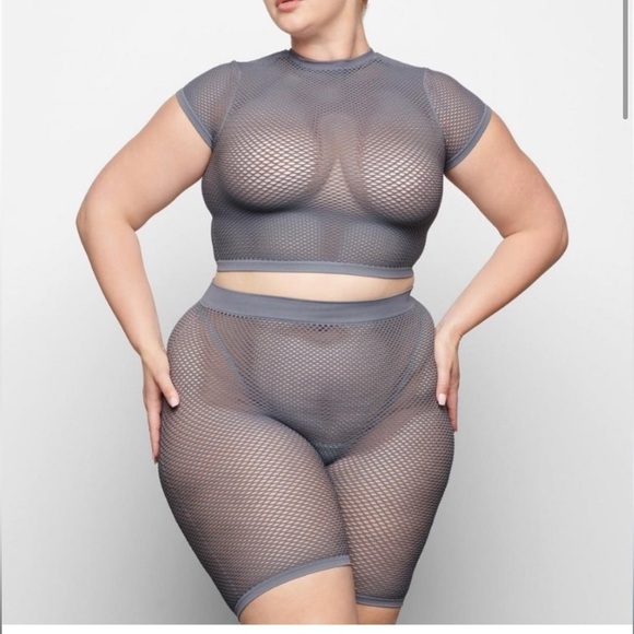 SKIMS perforated gray seamless shorts NWT size 4X - Picture 3 of 7